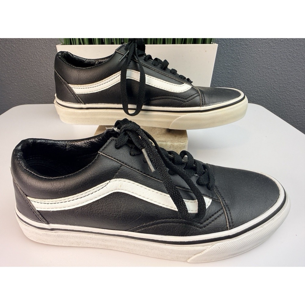 VANS Old Skool Black/White Low Top Lace-Up Men's 6.5/ Womens 8 Leather Sneakers